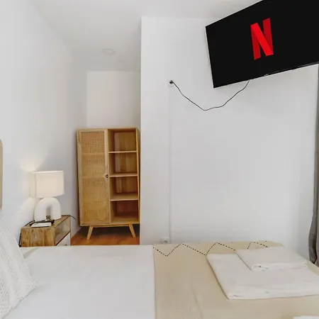 1br Cosy Heart Of Santos W Ac | By Airnest